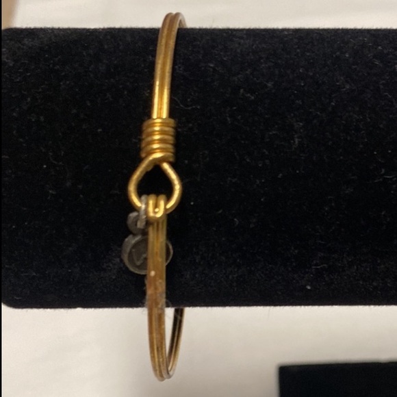 NEW set of 2 - Sand Dollar & Starfish Bracelets - gold/brass/chrome look - Picture 3 of 6